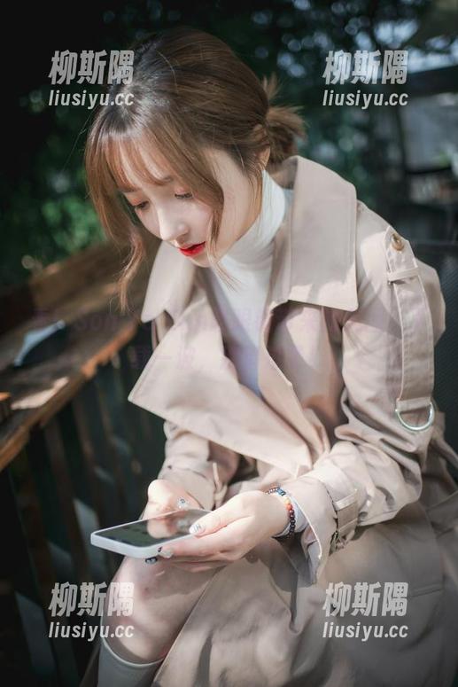 看！Son Ye Eun靠眼镜带来的美图，下载一波，别错过了！